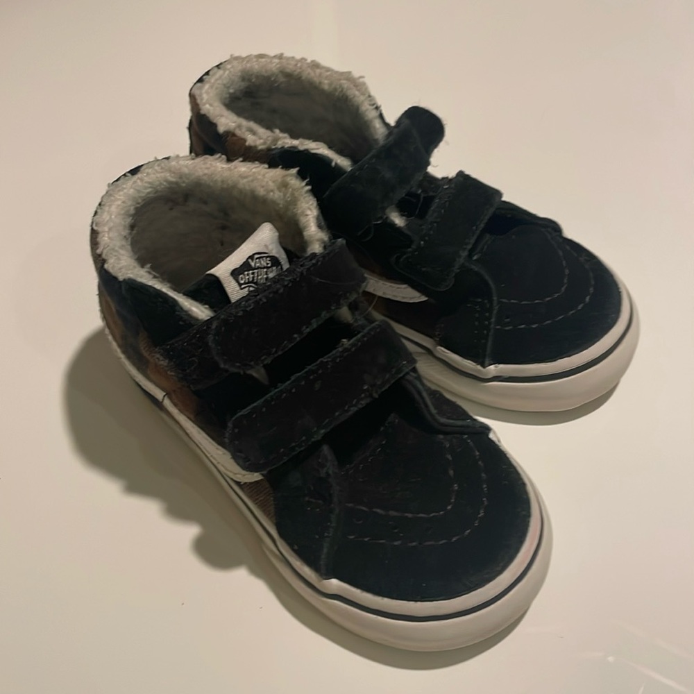 Vans Fleece-lined Off the Wall Sneakers - 7T
